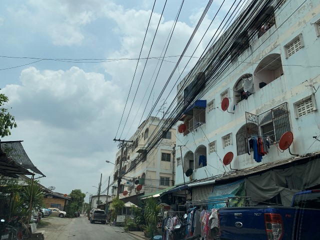 คอนโดมิเนียม โครงการคันทรี เพลส บ้านเดี่ยวในบ้านชานเมือง