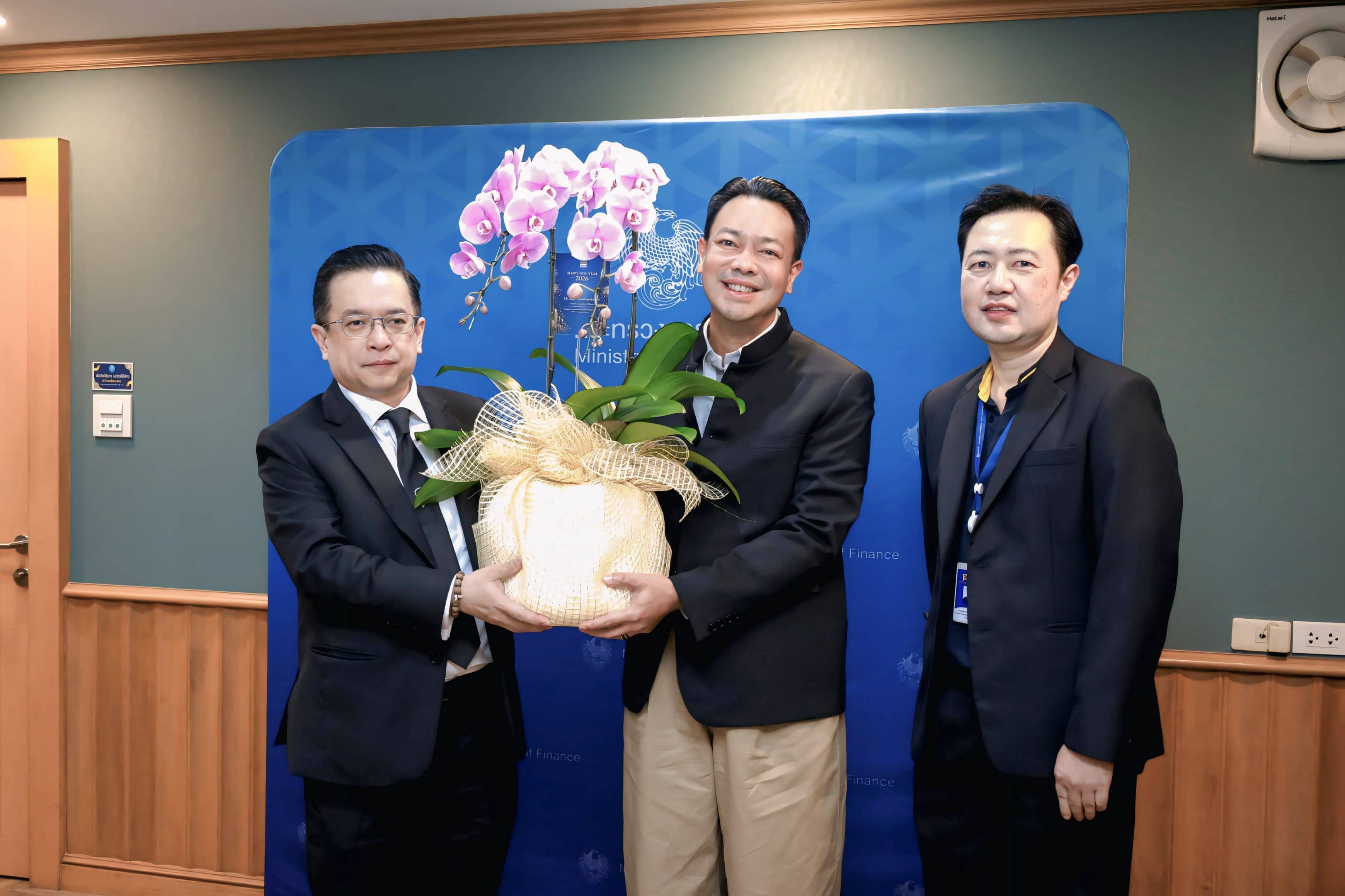 BAM เข้าพบ ผอ.สศค  เนื่องในวาระดิถีขึ้นปีใหม่ 2569 พร้อมแก้ปัญหาให้ลูกหนี้ได้มีเครดิตเข้าถึงสินเชื่อใหม่ได้ในอนาคตที่ดีขึ้น