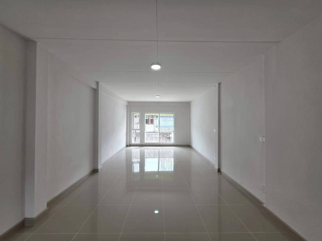 LINE_ALBUM_หลังขวา 18.8.68_250818_14.jpg