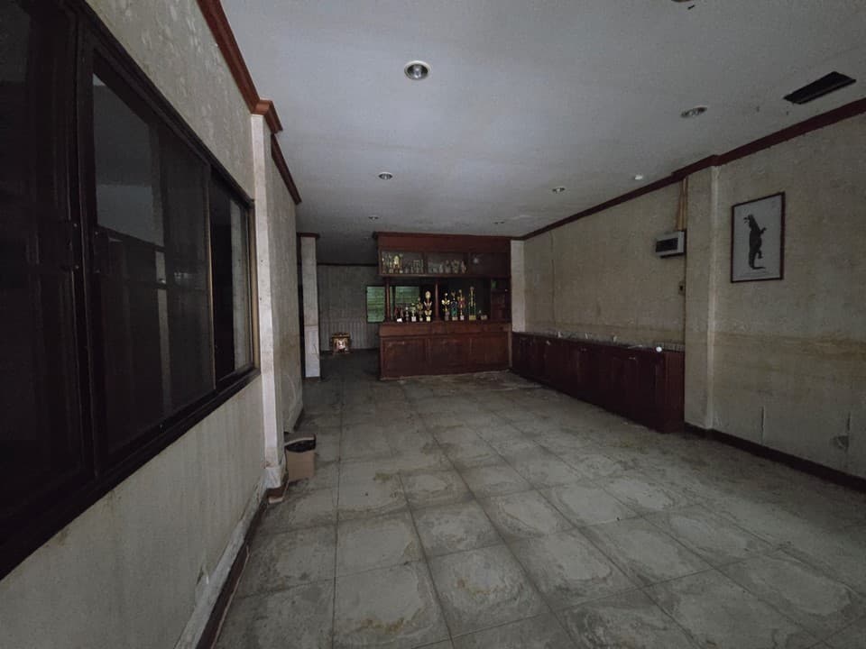 Slide4.JPG
