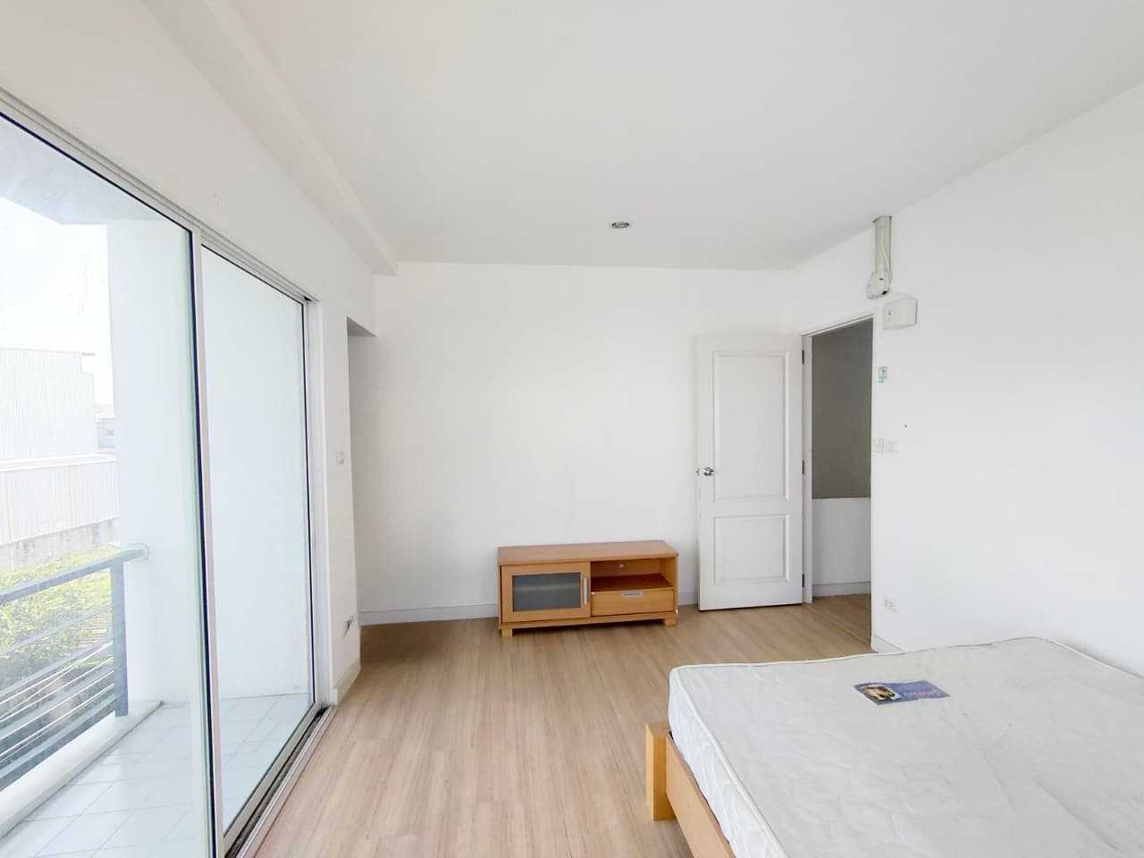 2d7de080-132697-4.jpg