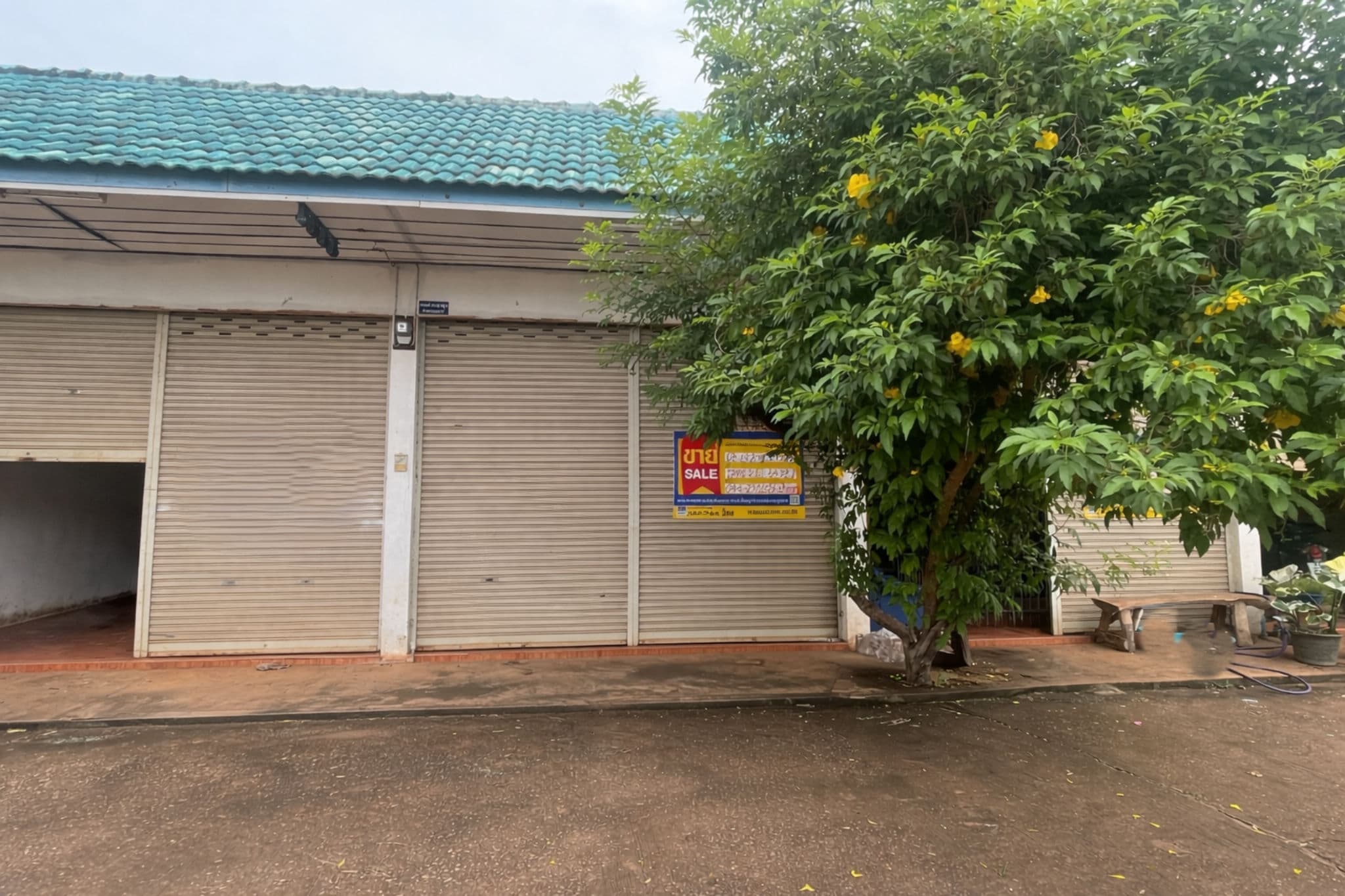 ร้านค้าที่ปิดมิดชิดกลางวัน.png