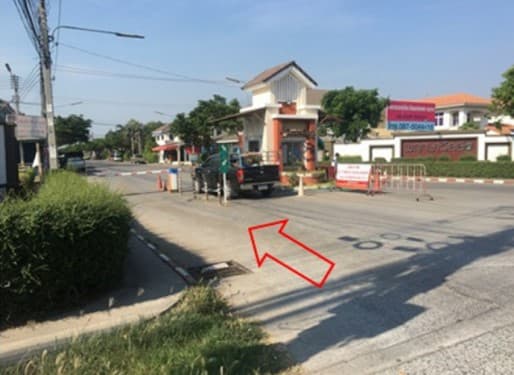 หน้าหมู่บ้าน.jpg