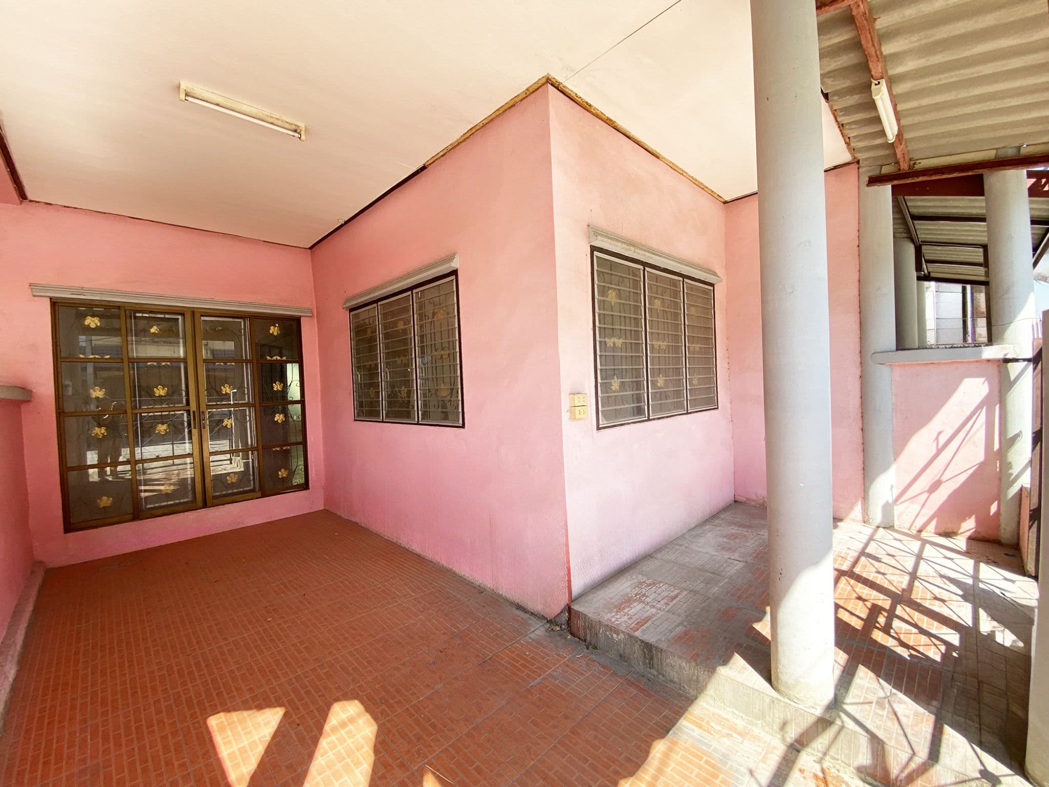 62697822-132788-7.jpg