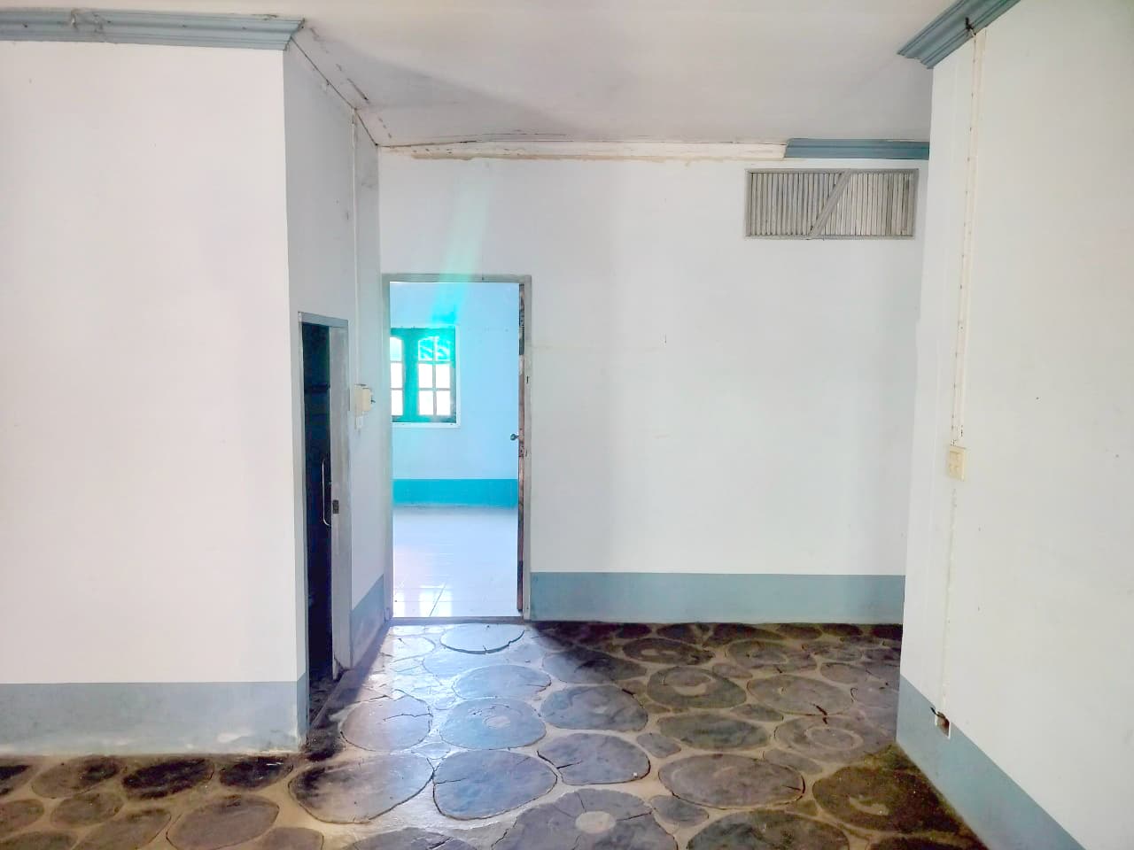 07590716-63320-6.jpg