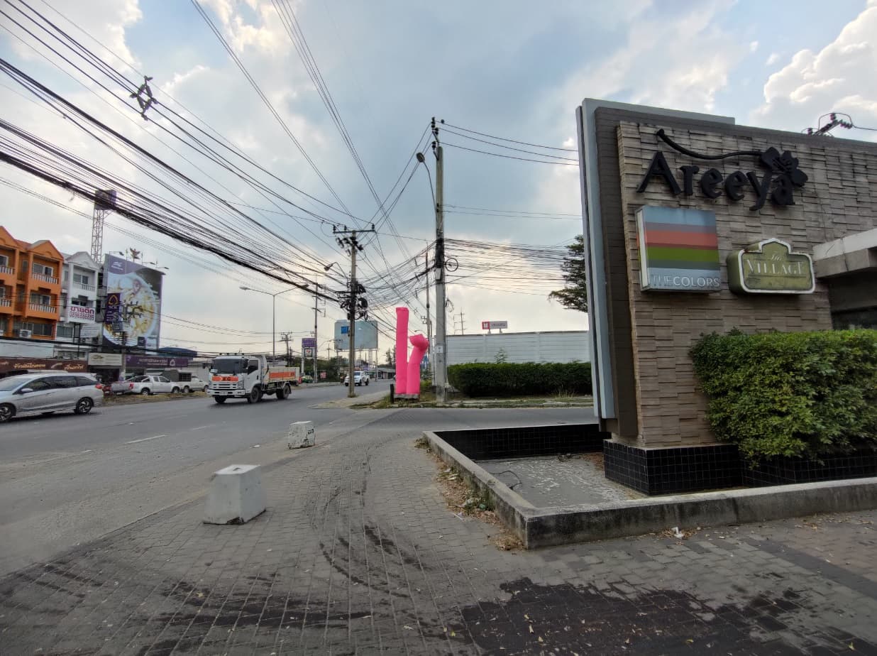 ทางเข้าหมู่บ้าน.jpg