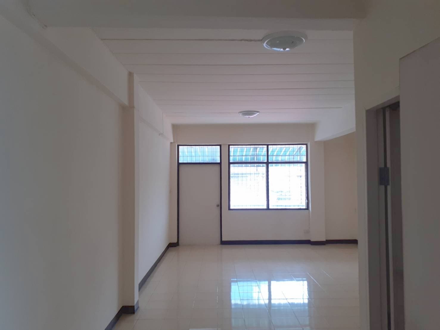 HNONCU0968001-4.jpg