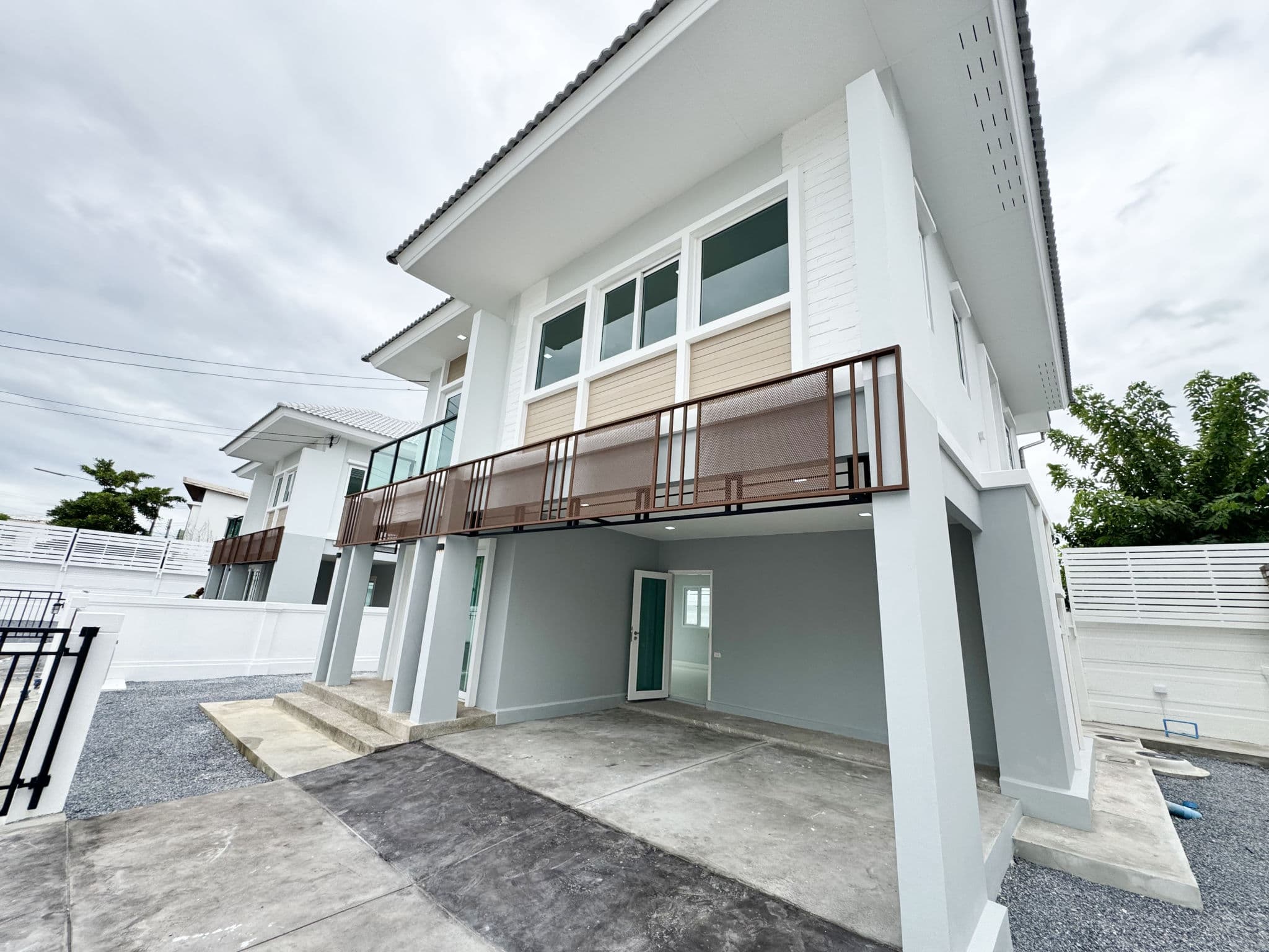439ef87b-142988-3.jpg
