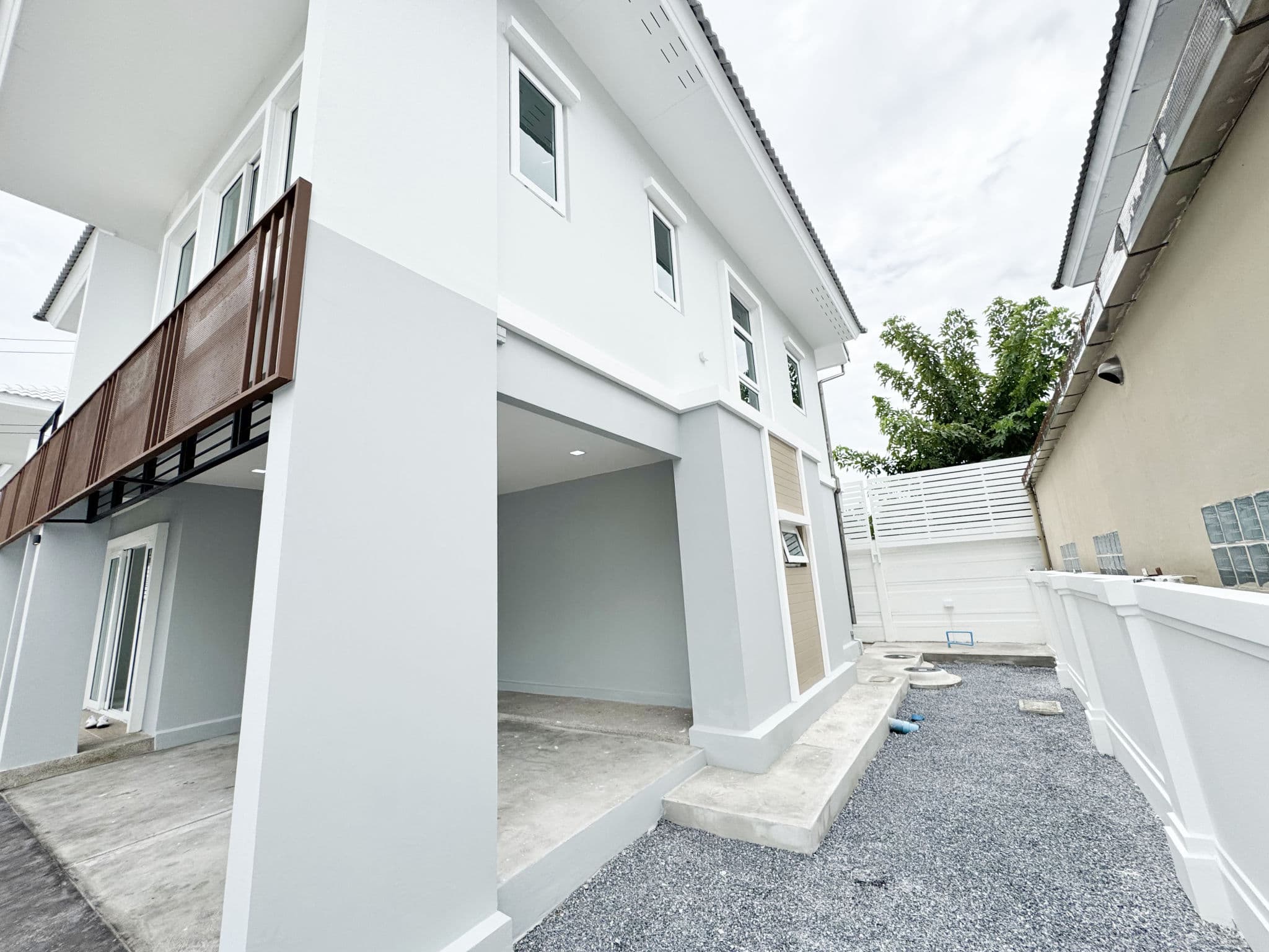 439ef87b-142988-4.jpg