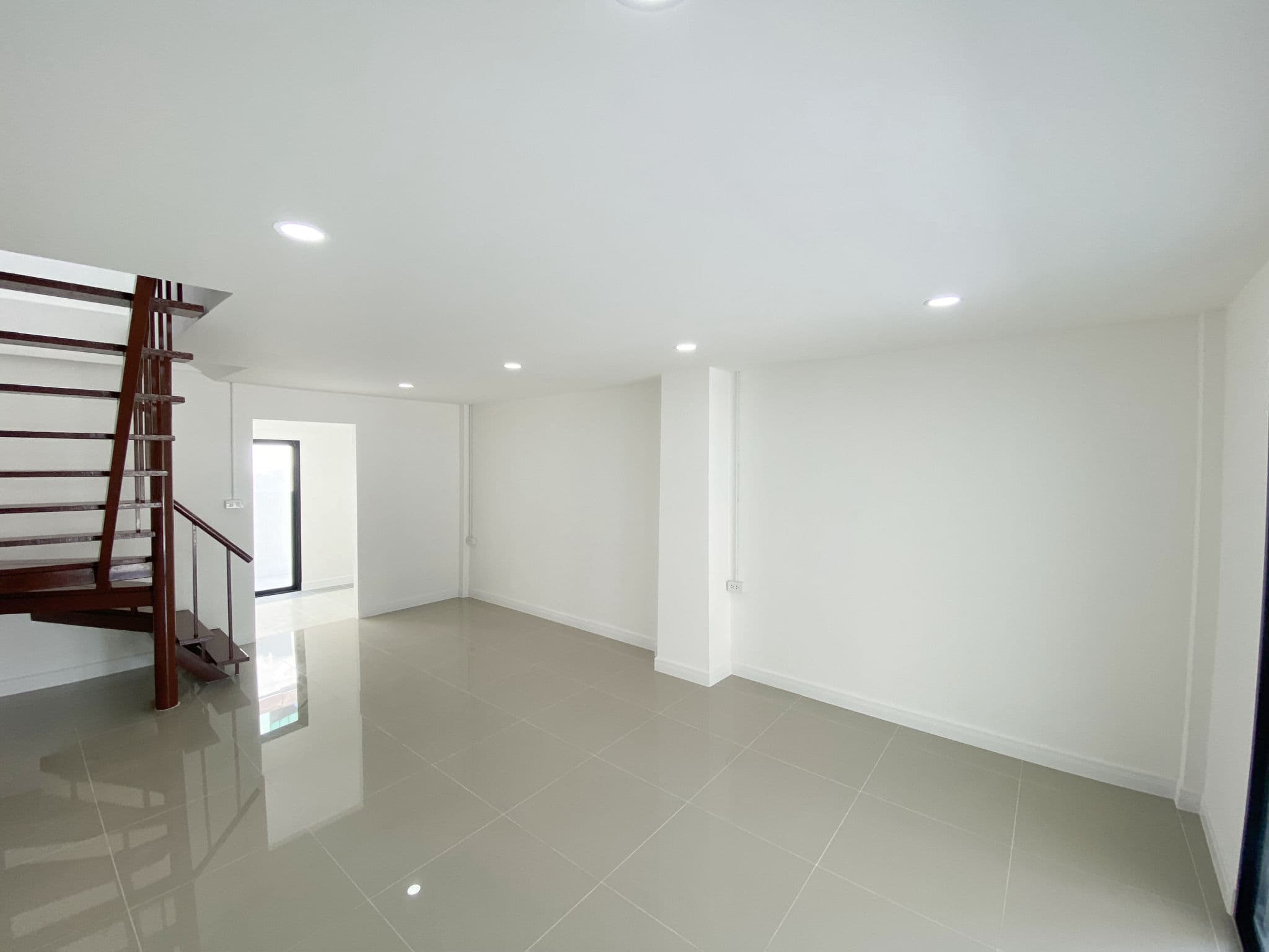 5514e854-57751-3.jpg