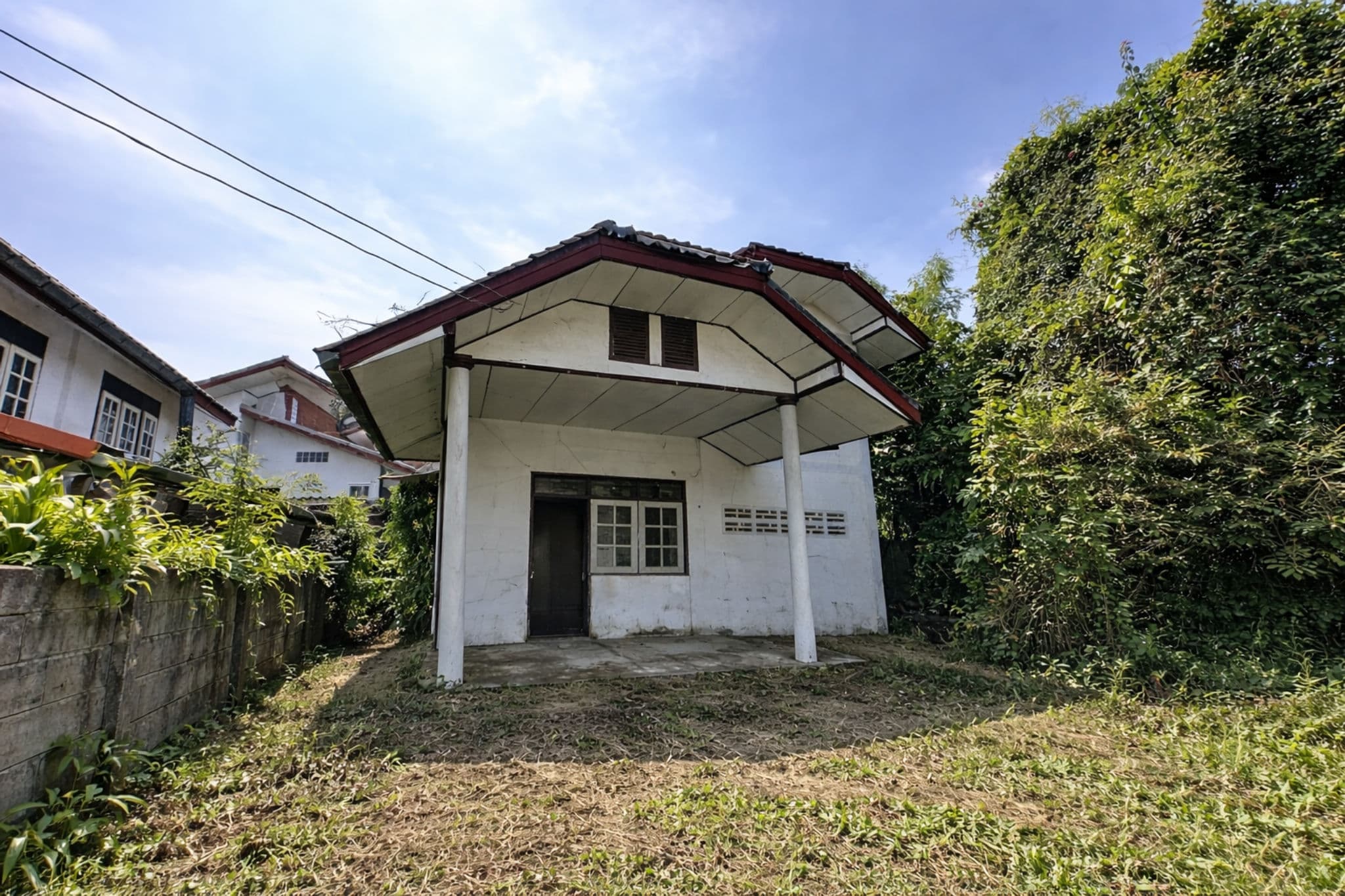 บ้านหลังเล็กในย่านเขตร้อน.png