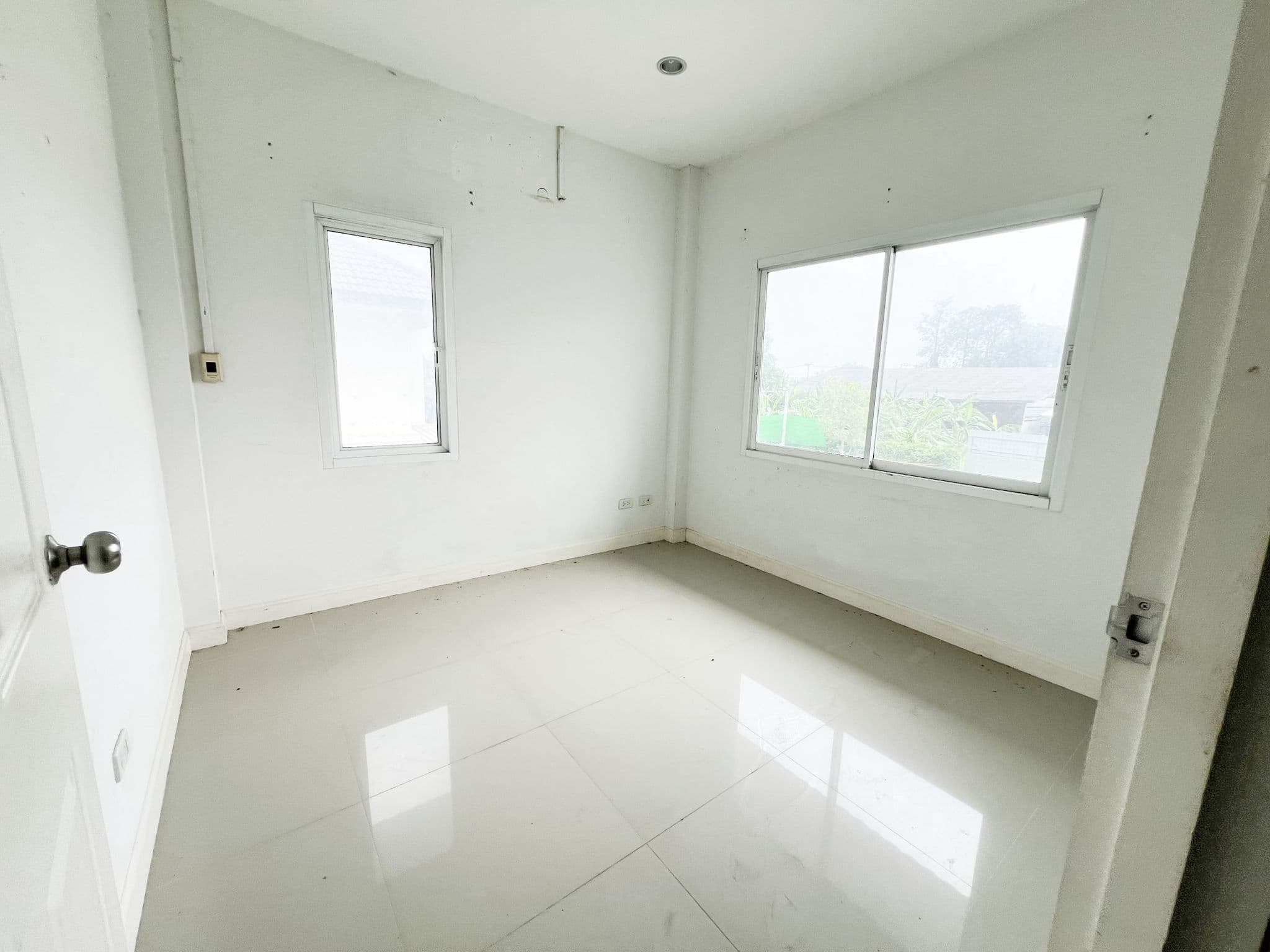 436a8677-147900-6.jpg