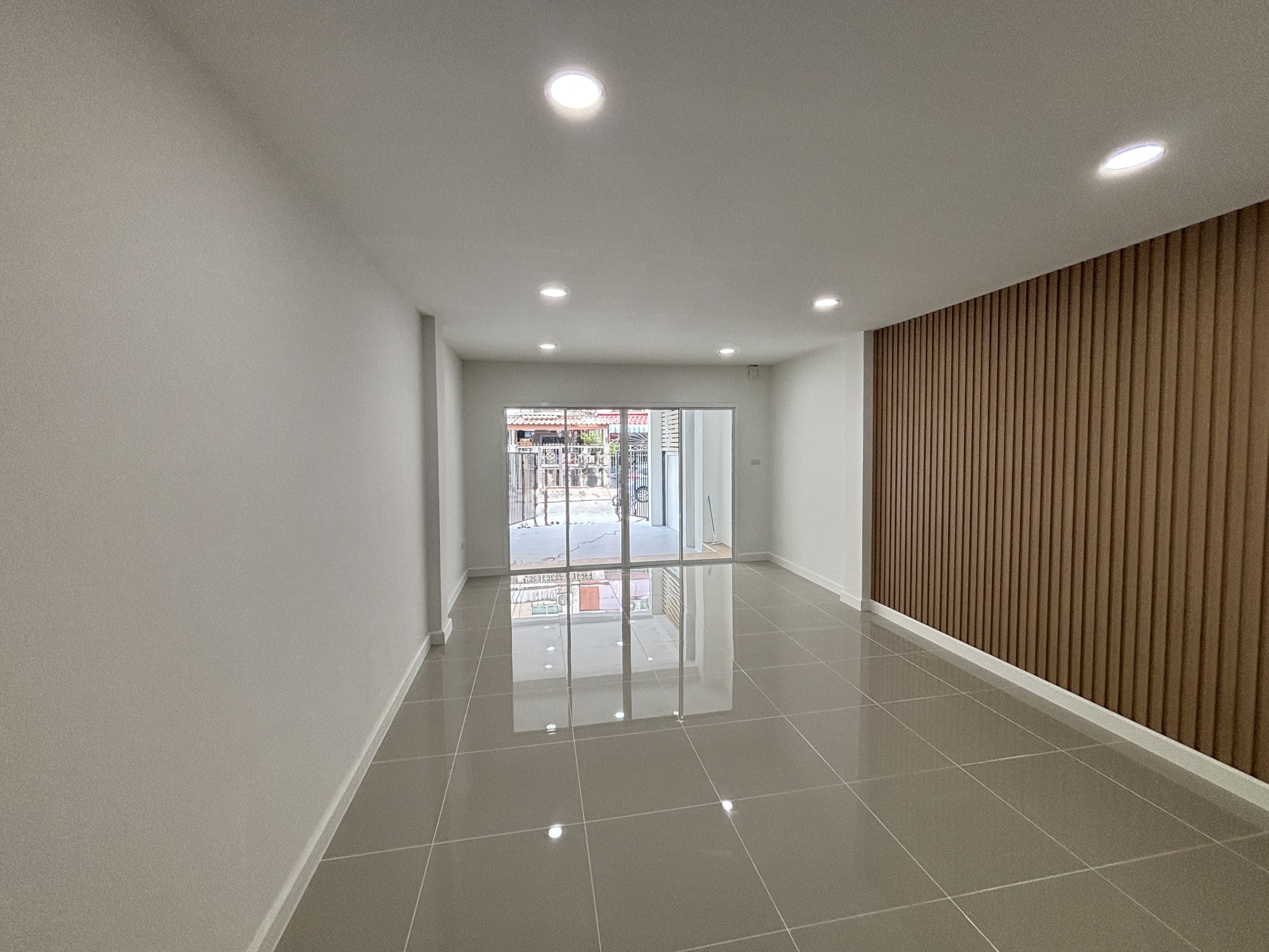 976f10c0-150458-4.jpg
