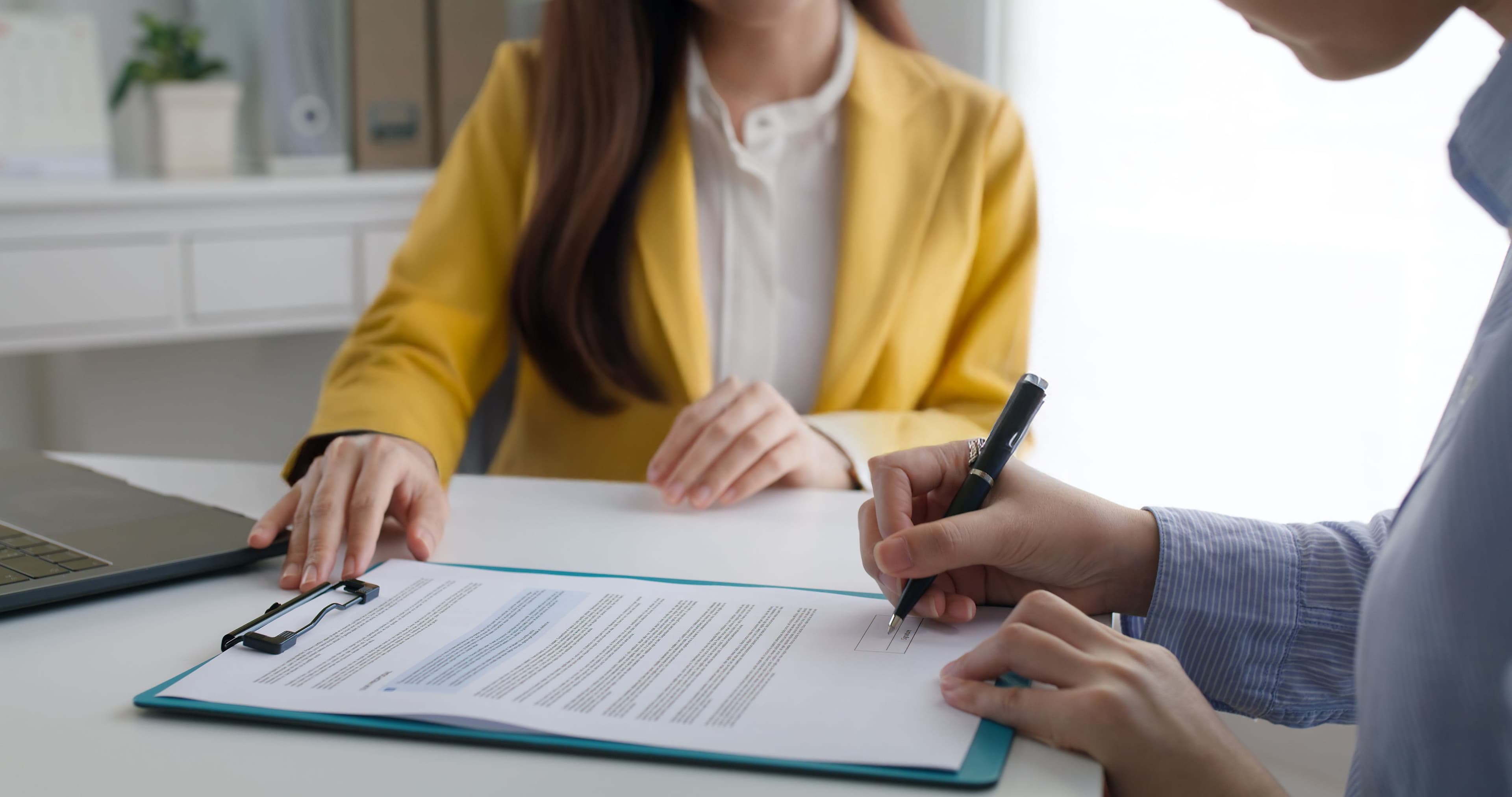 แจ้งเบาะแสและข้อร้องเรียน background